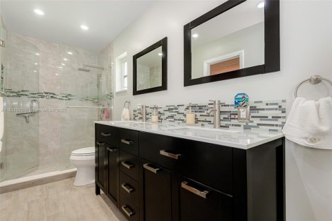 House in Miami, Florida 3 bedrooms, 170.2 sq.m. № 1814242 - photo 27