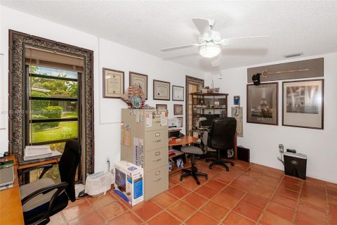 House in Miami, Florida 3 bedrooms, 170.2 sq.m. № 1814242 - photo 29