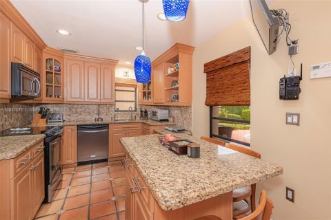 House in Miami, Florida 3 bedrooms, 170.2 sq.m. № 1814242 - photo 19
