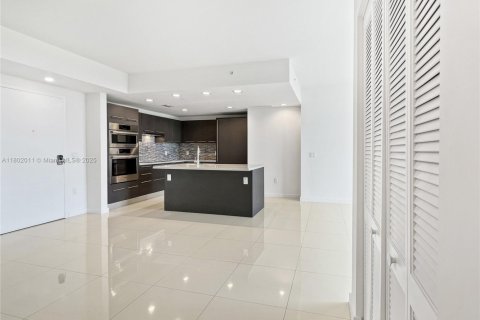 Купить кондоминиум в Дорал, Флорида 2 спальни, 99.03м2, № 1715533 - фото 3