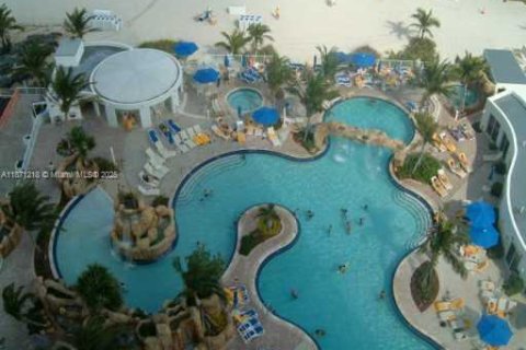 Condominio en venta en Sunny Isles Beach, Florida, 51.19 m2 № 1983291 - foto 2