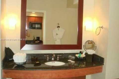 Condominio en venta en Sunny Isles Beach, Florida, 51.19 m2 № 1983291 - foto 6