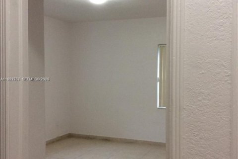 Villa ou maison à louer à Miami Springs, Floride: 3 chambres, 177.54 m2 № 1982047 - photo 7