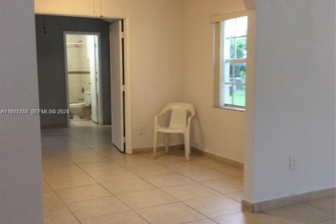 Villa ou maison à louer à Miami Springs, Floride: 3 chambres, 177.54 m2 № 1982047 - photo 8