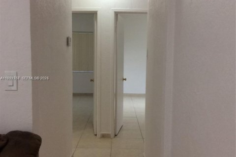 Villa ou maison à louer à Miami Springs, Floride: 3 chambres, 177.54 m2 № 1982047 - photo 12