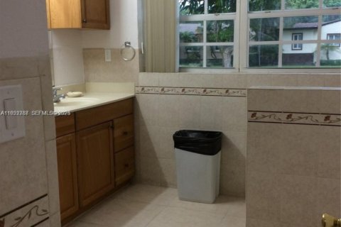 Villa ou maison à louer à Miami Springs, Floride: 3 chambres, 177.54 m2 № 1982047 - photo 11