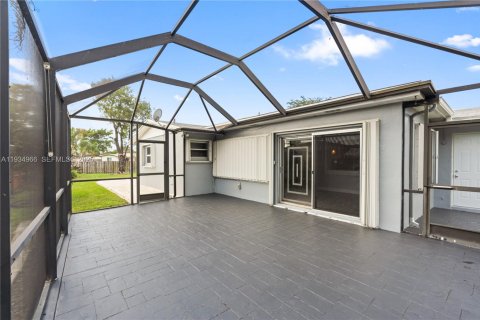 Casa en alquiler en Pembroke Pines, Florida, 3 dormitorios, 177.16 m2 № 1993600 - foto 29