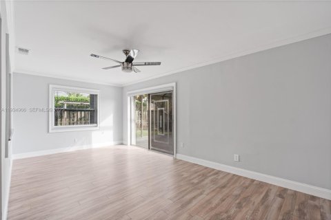 Casa en alquiler en Pembroke Pines, Florida, 3 dormitorios, 177.16 m2 № 1993600 - foto 10