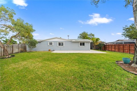 Casa en alquiler en Pembroke Pines, Florida, 3 dormitorios, 177.16 m2 № 1993600 - foto 26