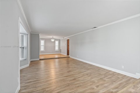 Casa en alquiler en Pembroke Pines, Florida, 3 dormitorios, 177.16 m2 № 1993600 - foto 11