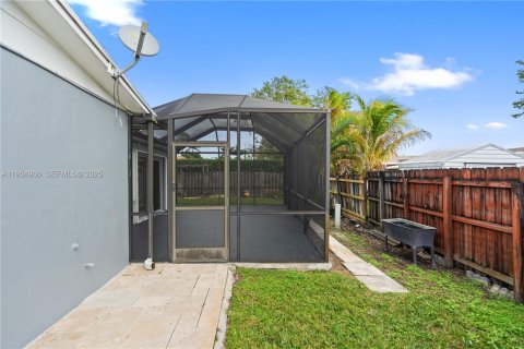 Casa en alquiler en Pembroke Pines, Florida, 3 dormitorios, 177.16 m2 № 1993600 - foto 15