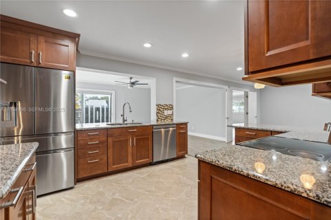 Casa en alquiler en Pembroke Pines, Florida, 3 dormitorios, 177.16 m2 № 1993600 - foto 4