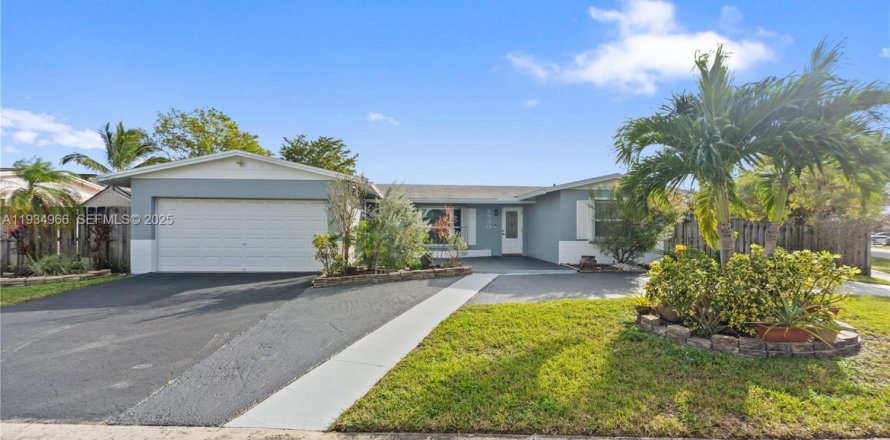 Casa en Pembroke Pines, Florida 3 dormitorios, 177.16 m2 № 1993600