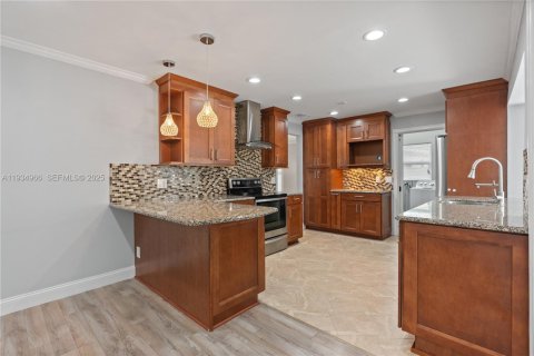 Casa en alquiler en Pembroke Pines, Florida, 3 dormitorios, 177.16 m2 № 1993600 - foto 3