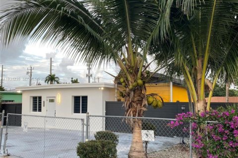 Villa ou maison à vendre à Miami, Floride: 2 chambres, 91.32 m2 № 1991892 - photo 1
