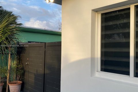 Villa ou maison à vendre à Miami, Floride: 2 chambres, 91.32 m2 № 1991892 - photo 7