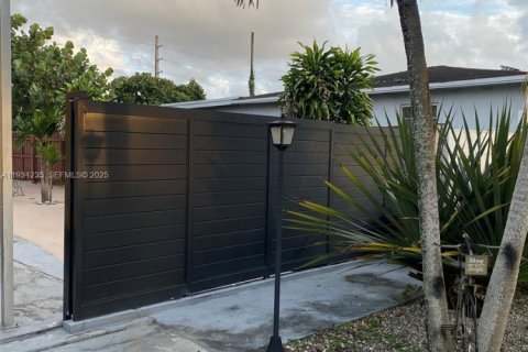 Villa ou maison à vendre à Miami, Floride: 2 chambres, 91.32 m2 № 1991892 - photo 19