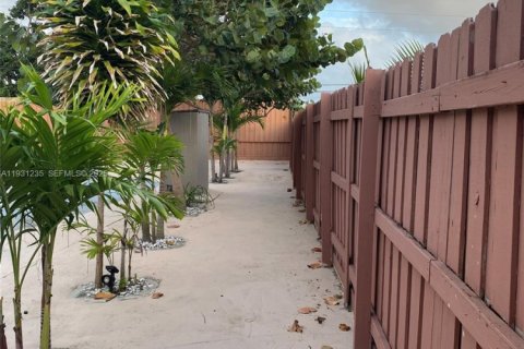 Villa ou maison à vendre à Miami, Floride: 2 chambres, 91.32 m2 № 1991892 - photo 18