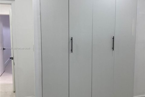 Villa ou maison à vendre à Miami, Floride: 2 chambres, 91.32 m2 № 1991892 - photo 25