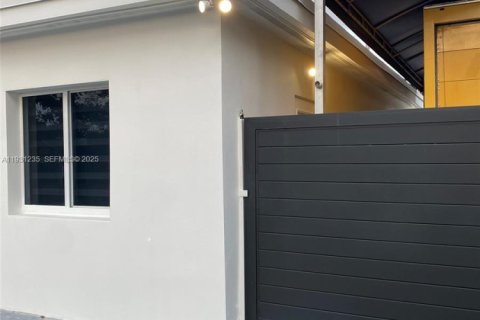 Villa ou maison à vendre à Miami, Floride: 2 chambres, 91.32 m2 № 1991892 - photo 6