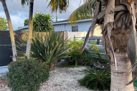Villa ou maison à vendre à Miami, Floride: 2 chambres, 91.32 m2 № 1991892 - photo 11