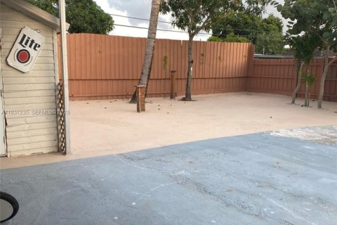 Villa ou maison à vendre à Miami, Floride: 2 chambres, 91.32 m2 № 1991892 - photo 15