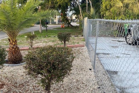 Villa ou maison à vendre à Miami, Floride: 2 chambres, 91.32 m2 № 1991892 - photo 14