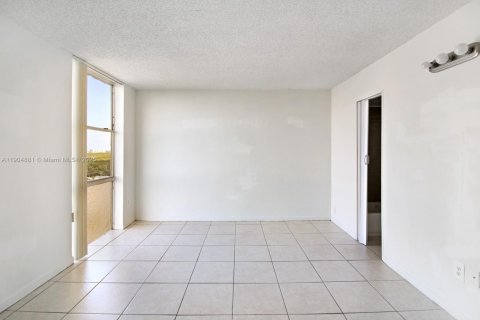 Condominio en venta en North Miami, Florida, 2 dormitorios, 83.98 m2 № 1955962 - foto 21