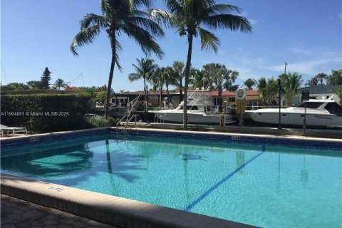 Condominio en venta en North Miami, Florida, 2 dormitorios, 83.98 m2 № 1955962 - foto 3