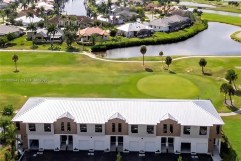 House in Punta Gorda, Florida 3 bedrooms № 2060569 - photo 2