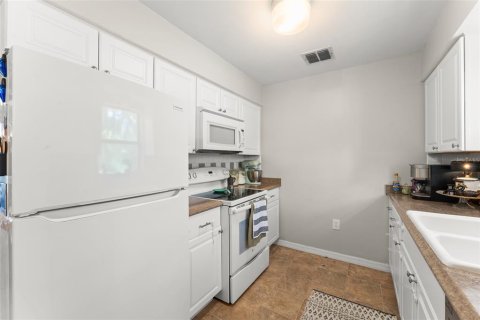 House in Eustis, Florida 3 bedrooms, 97.83 sq.m. № 1743000 - photo 10