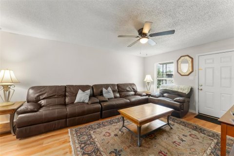 House in Eustis, Florida 3 bedrooms, 97.83 sq.m. № 1743000 - photo 6
