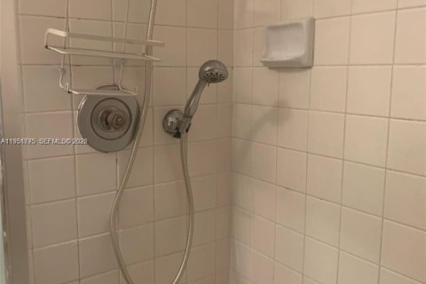 Condominio en alquiler en Sunrise, Florida, 2 dormitorios, 75.72 m2 № 2010364 - foto 7