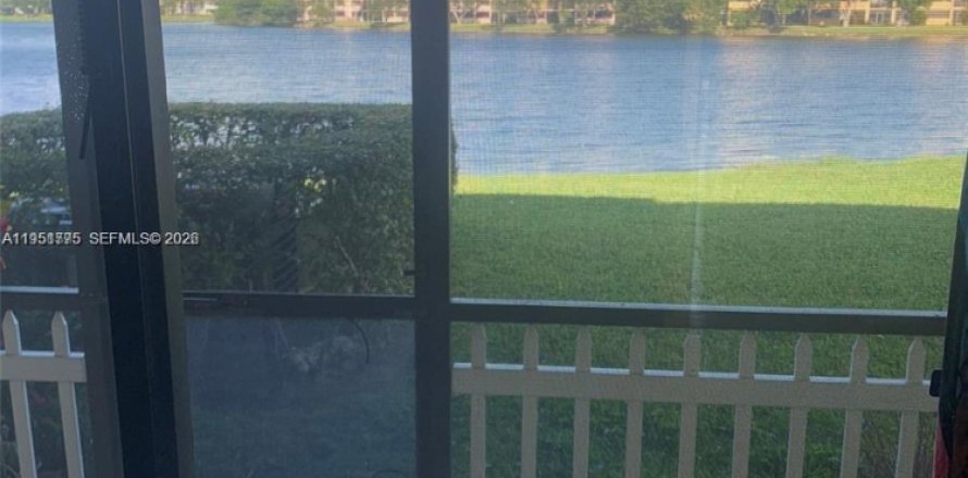 Condominio en Sunrise, Florida, 2 dormitorios  № 2010364