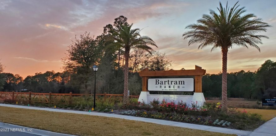 House in Bartram Ranch 4 bedrooms, 268.12 sq.m. № 766909