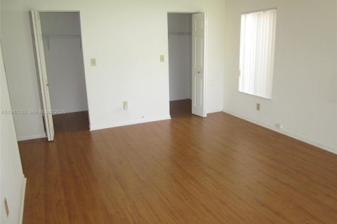 Villa ou maison à louer à Miami, Floride: 4 chambres, 185.71 m2 № 2003278 - photo 18