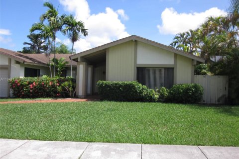 Villa ou maison à louer à Miami, Floride: 4 chambres, 185.71 m2 № 2003278 - photo 2