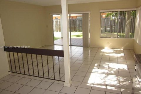 Villa ou maison à louer à Miami, Floride: 4 chambres, 185.71 m2 № 2003278 - photo 5