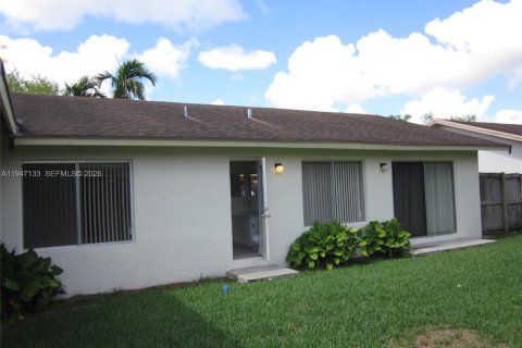 Villa ou maison à louer à Miami, Floride: 4 chambres, 185.71 m2 № 2003278 - photo 10