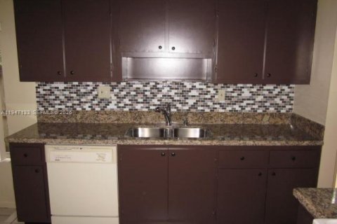 Villa ou maison à louer à Miami, Floride: 4 chambres, 185.71 m2 № 2003278 - photo 9