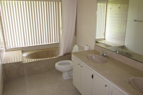 Villa ou maison à louer à Miami, Floride: 4 chambres, 185.71 m2 № 2003278 - photo 15