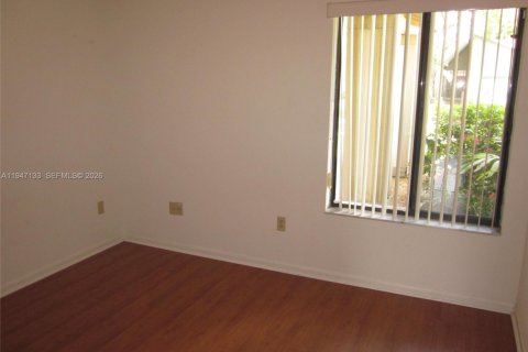 Villa ou maison à louer à Miami, Floride: 4 chambres, 185.71 m2 № 2003278 - photo 17