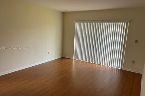 Villa ou maison à louer à Miami, Floride: 4 chambres, 185.71 m2 № 2003278 - photo 12