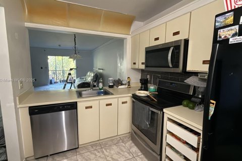 Condominio en Miami, Florida, 2 dormitorios  № 2013363