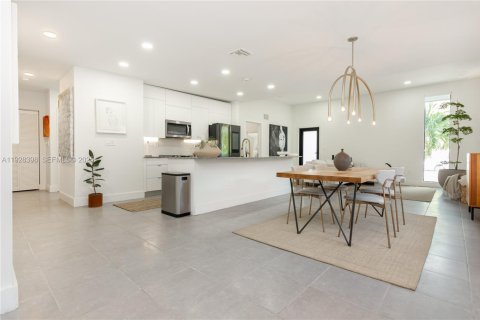 Villa ou maison à louer à North Miami, Floride: 3 chambres, 130.06 m2 № 1987417 - photo 3