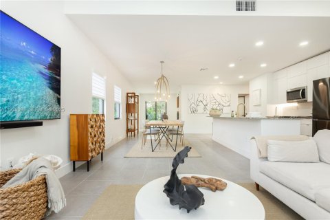 Villa ou maison à louer à North Miami, Floride: 3 chambres, 130.06 m2 № 1987417 - photo 4