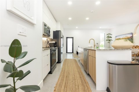 Villa ou maison à louer à North Miami, Floride: 3 chambres, 130.06 m2 № 1987417 - photo 8