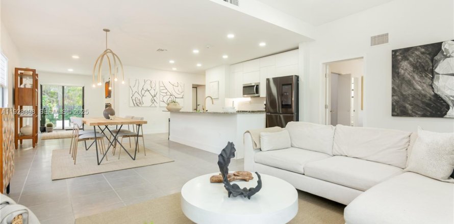 Villa ou maison à North Miami, Floride 3 chambres, 130.06 m2 № 1987417
