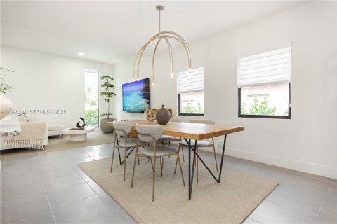 Villa ou maison à louer à North Miami, Floride: 3 chambres, 130.06 m2 № 1987417 - photo 6