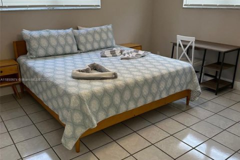 Condo in Hollywood, Florida, 1 bedroom  № 1855242 - photo 8